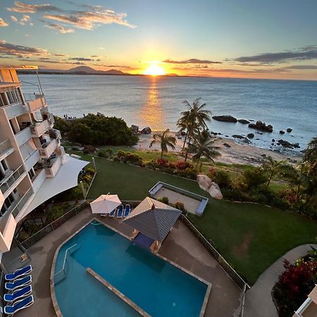 Coral Cove Apartments - Absolute Beachfront Resort Bowen Kültér fotó