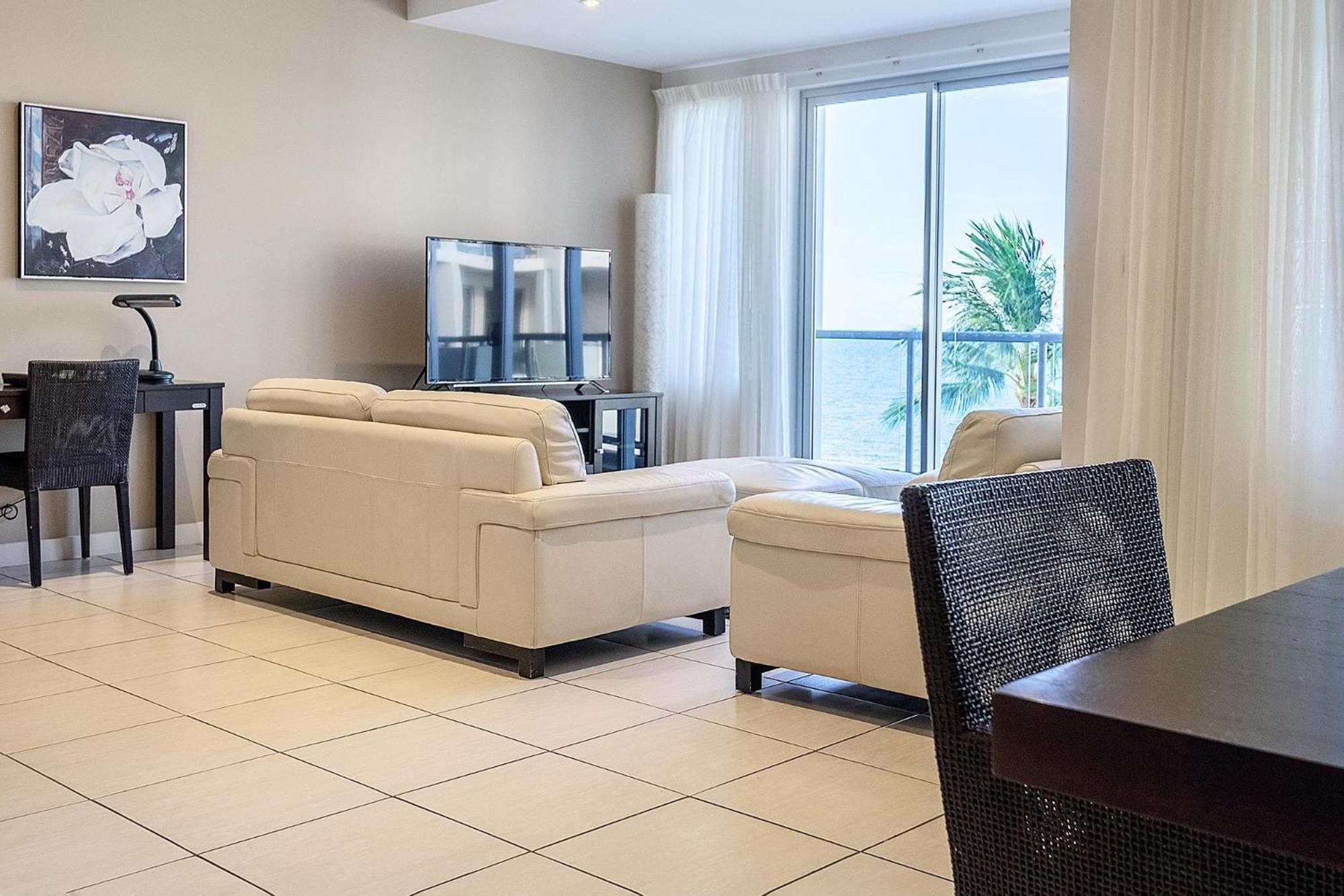 Coral Cove Apartments - Absolute Beachfront Resort Bowen Kültér fotó