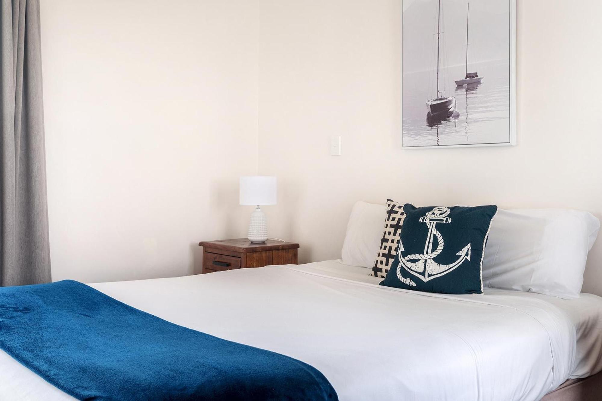 Coral Cove Apartments - Absolute Beachfront Resort Bowen Kültér fotó