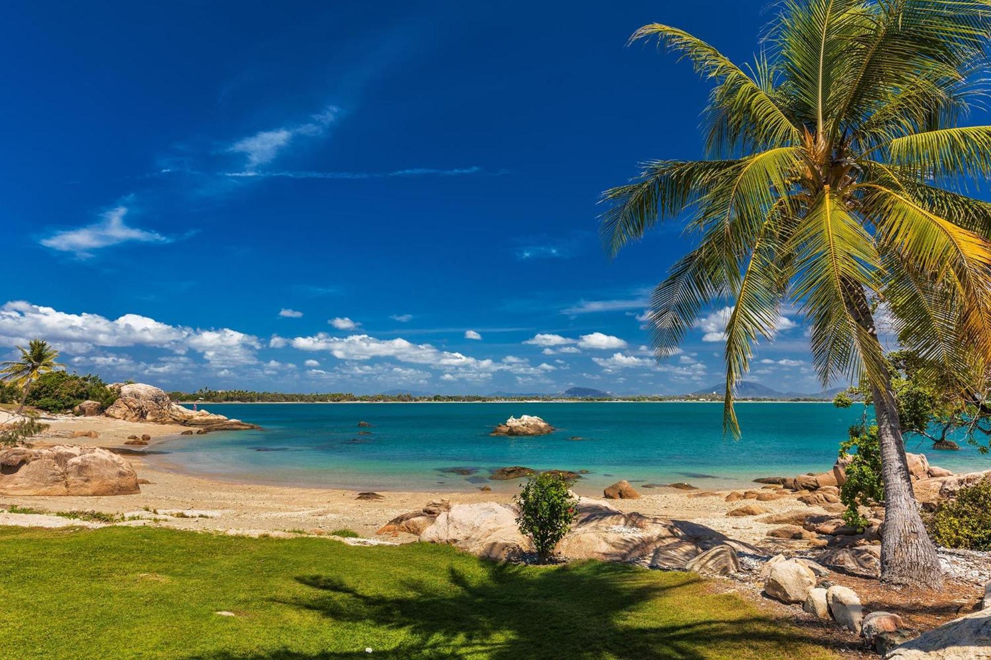 Coral Cove Apartments - Absolute Beachfront Resort Bowen Kültér fotó