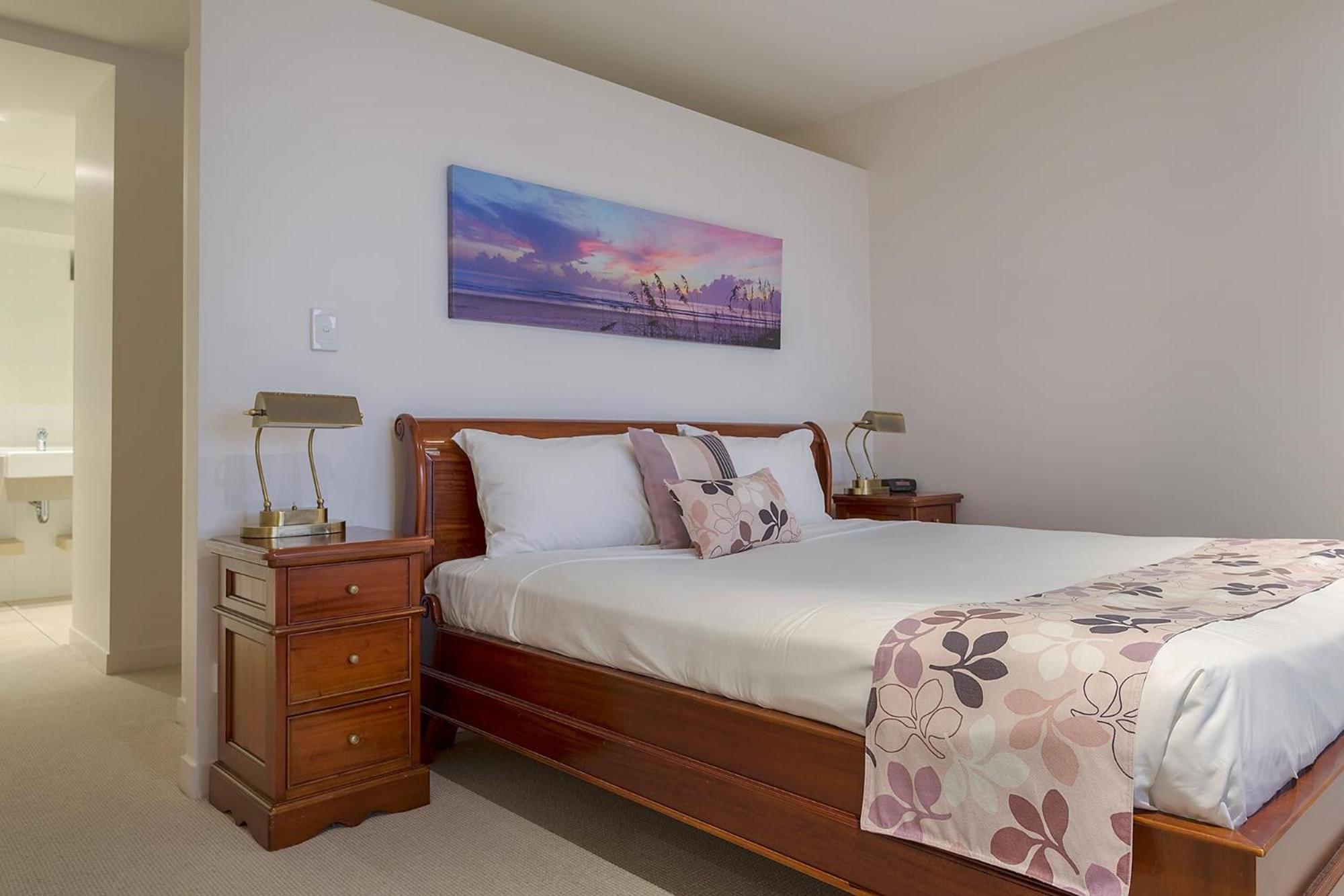 Coral Cove Apartments - Absolute Beachfront Resort Bowen Kültér fotó
