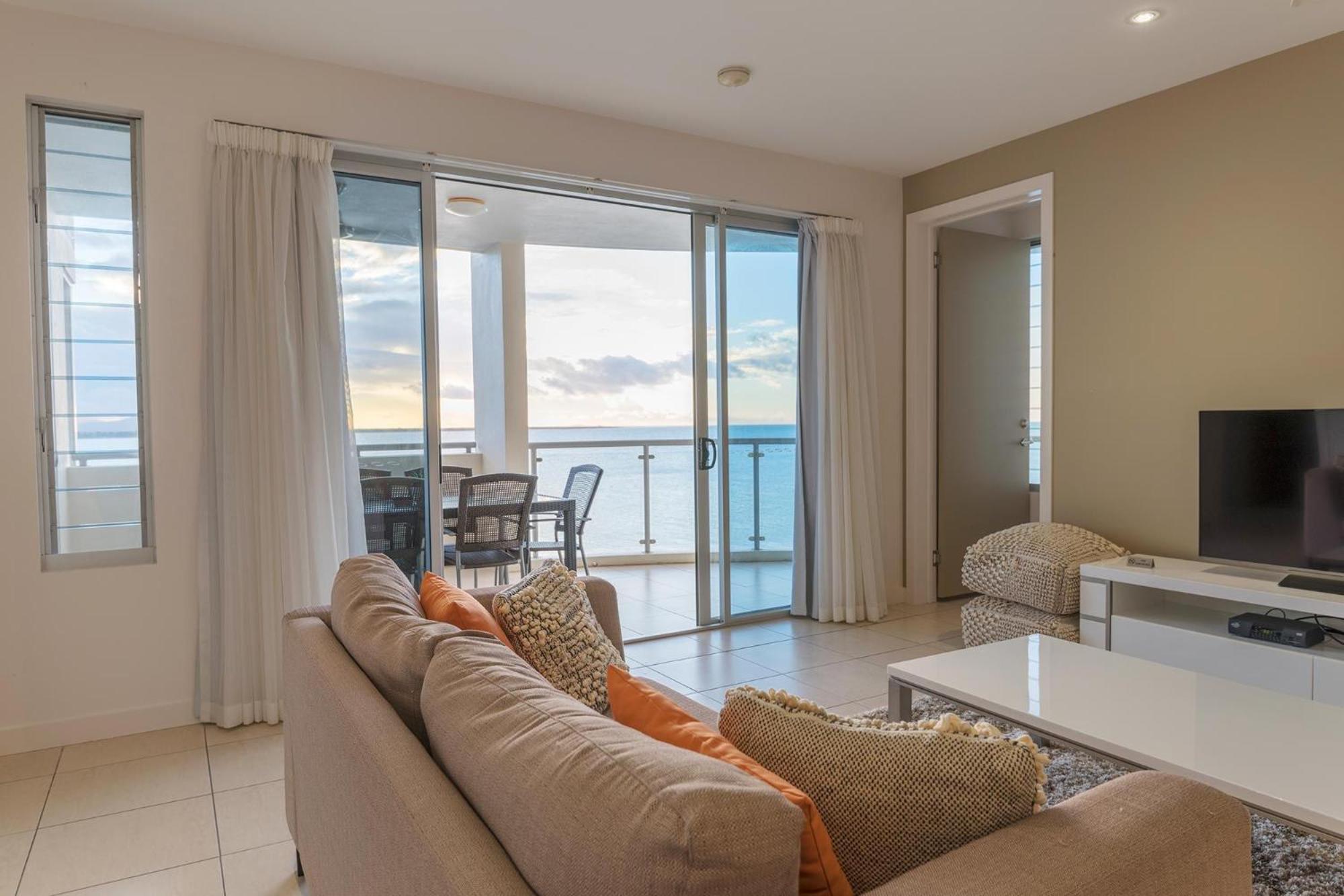 Coral Cove Apartments - Absolute Beachfront Resort Bowen Kültér fotó