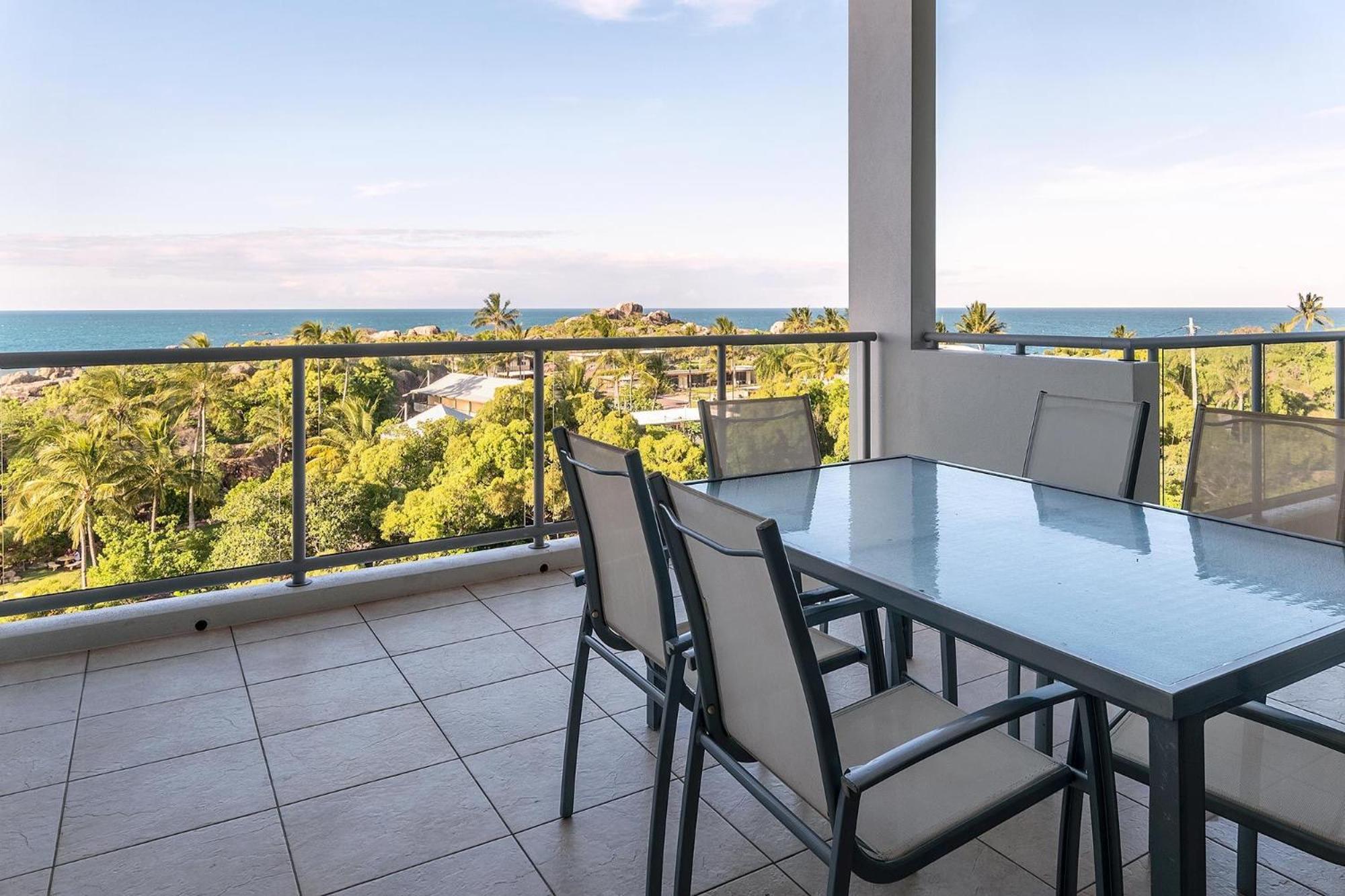 Coral Cove Apartments - Absolute Beachfront Resort Bowen Kültér fotó