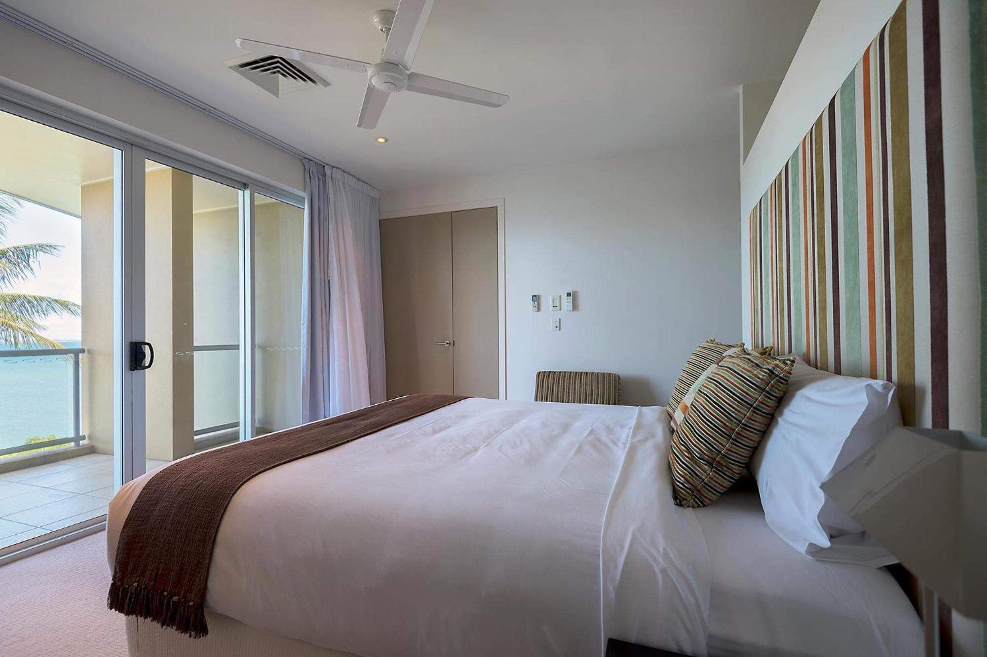 Coral Cove Apartments - Absolute Beachfront Resort Bowen Kültér fotó