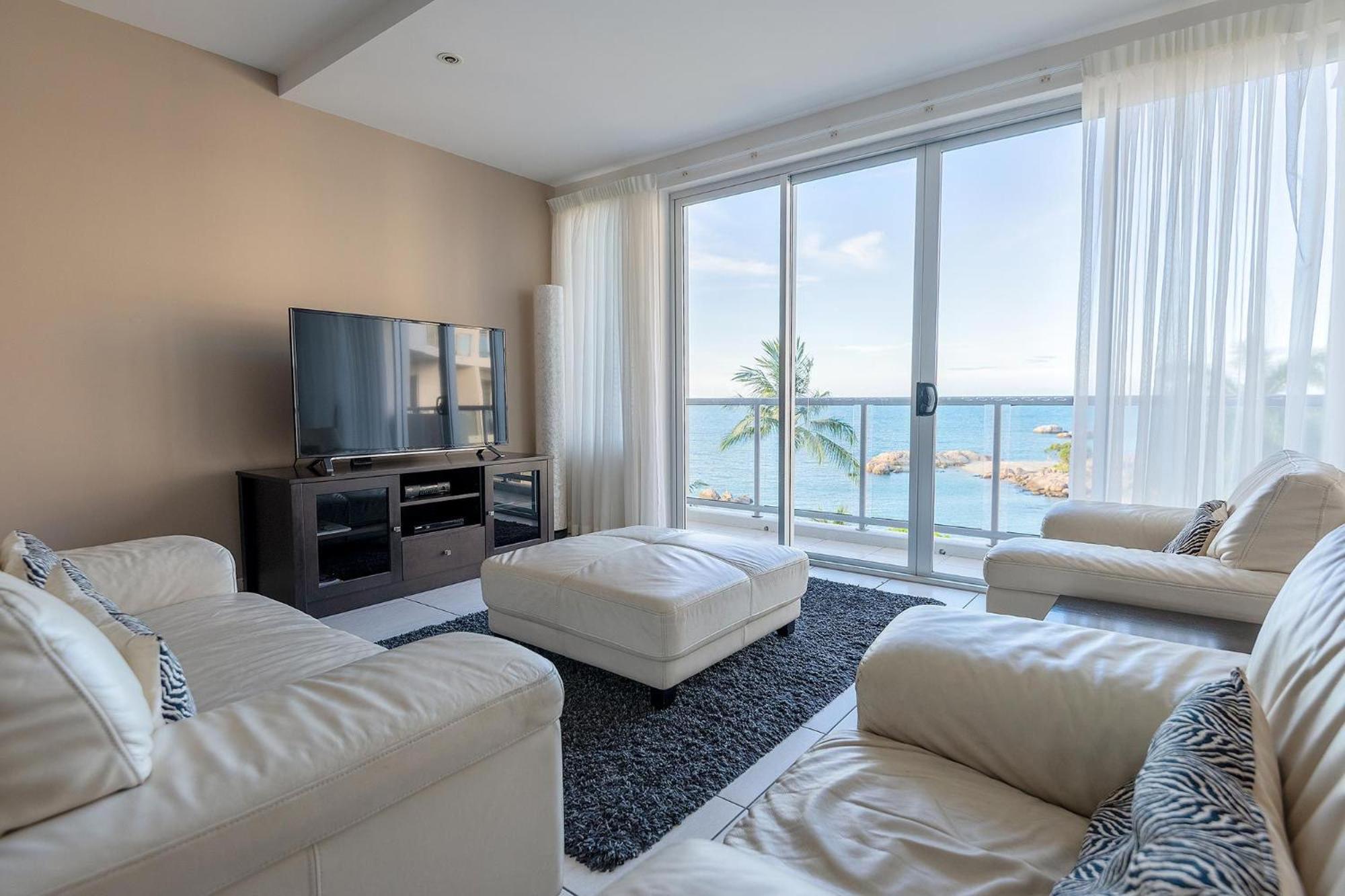 Coral Cove Apartments - Absolute Beachfront Resort Bowen Kültér fotó