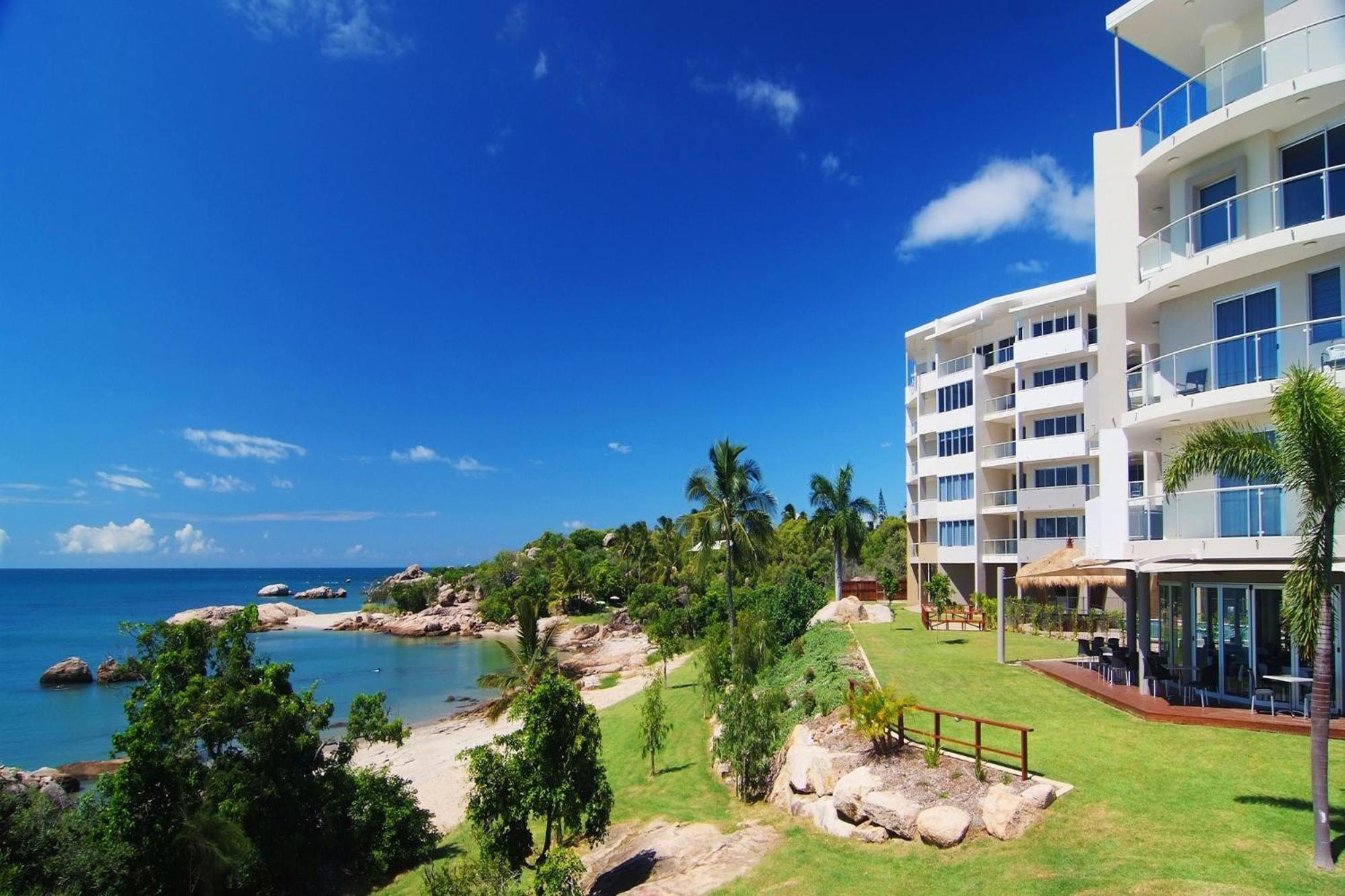 Coral Cove Apartments - Absolute Beachfront Resort Bowen Kültér fotó