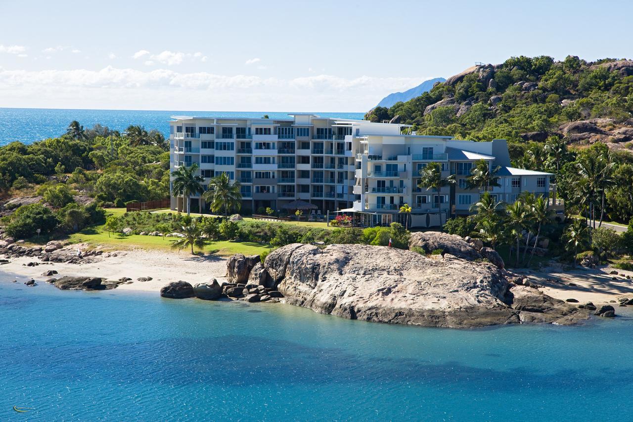 Coral Cove Apartments - Absolute Beachfront Resort Bowen Kültér fotó