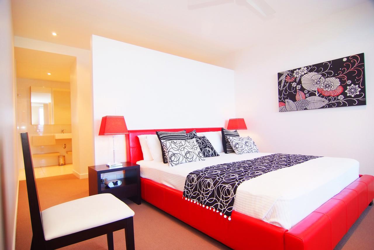 Coral Cove Apartments - Absolute Beachfront Resort Bowen Kültér fotó