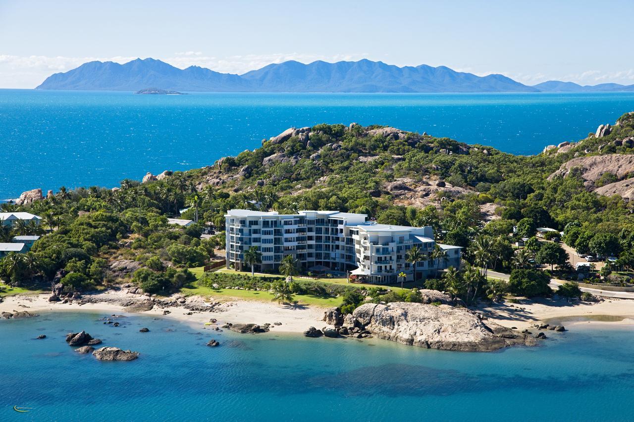 Coral Cove Apartments - Absolute Beachfront Resort Bowen Kültér fotó