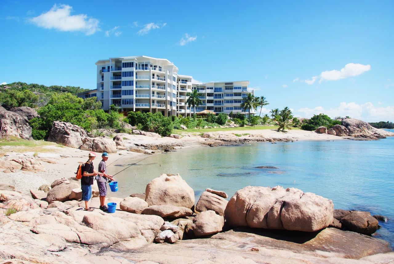 Coral Cove Apartments - Absolute Beachfront Resort Bowen Kültér fotó